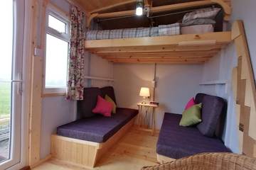 Static Caravan for 4 People in Pembrokeshire, South-Wales, Photo 2