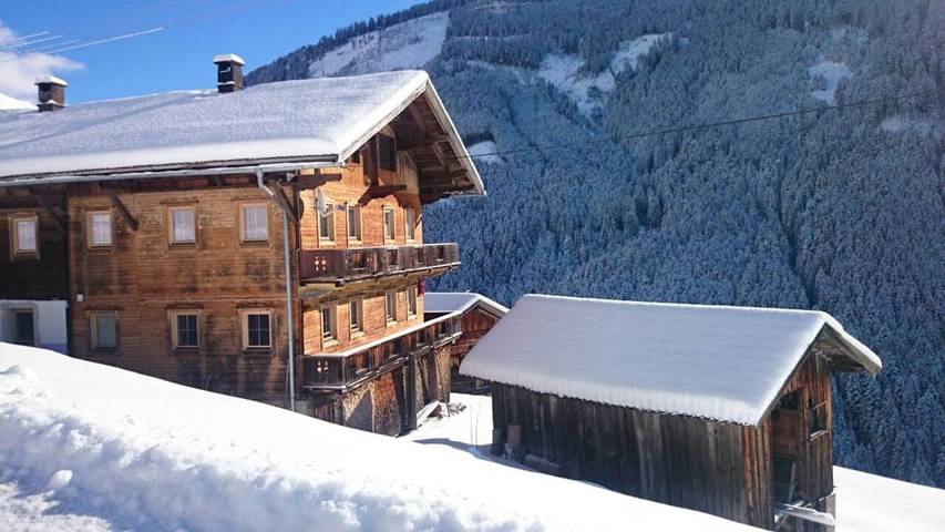Gîte pour 10 personnes, avec Balcon et Terrasse ainsi que Jardin et Vue à Kramsach