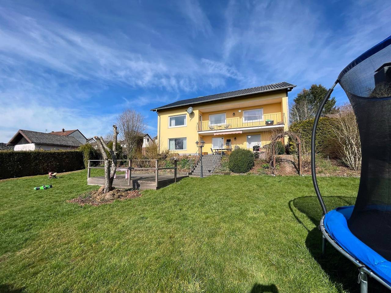 Ganze Ferienwohnung, Eifelurlaub mit Panoramablick: Geräumige Ferienwohnung in Gerolstein, Vulkaneifel