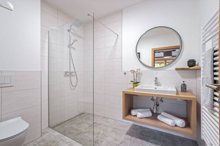 Ganze Wohnung, 'Lottis Dahuam' Zentral gelegene Ferienwohnung in Fügen, mit Garten & Sauna in Tuxer Alpen, Fügen