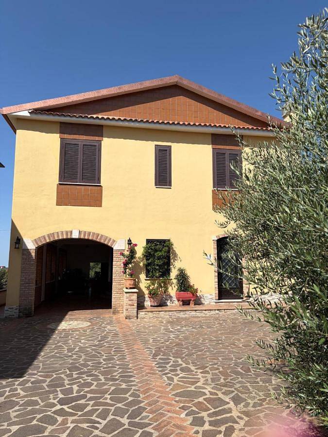 Location de vacances pour 2 personnes, avec Terrasse ainsi que Jardin et Vue à Sezze