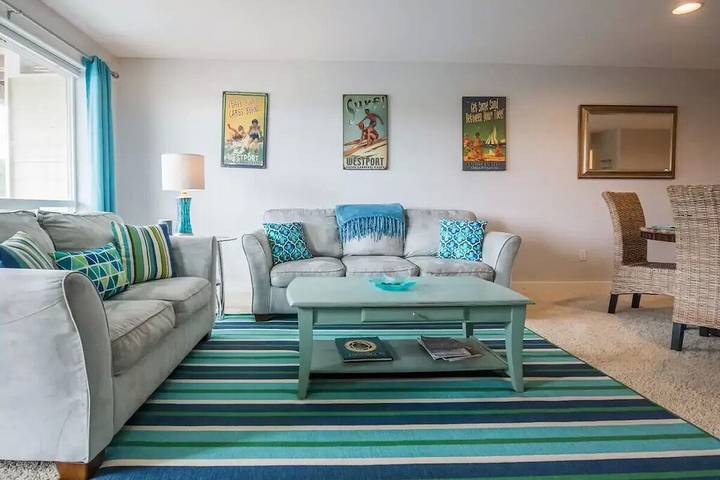 Vacation rental for 7 people, with hot tub and yard as well as pool, with pets in Westport (WA)