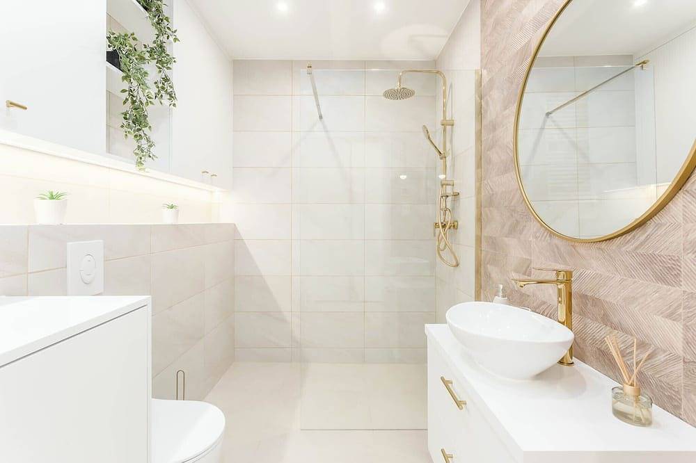 Apartamento entero, Jacuzzi Haven in Warsaw •Private Terrace & free Parking • High-speed Wifi in Targówek, Varsovia