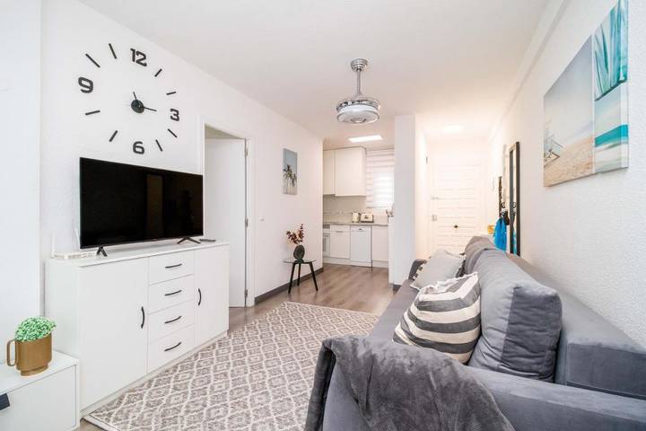 Gîte pour 4 personnes, avec piscine ainsi que jardin et vue dans Playa Flamenca - 4