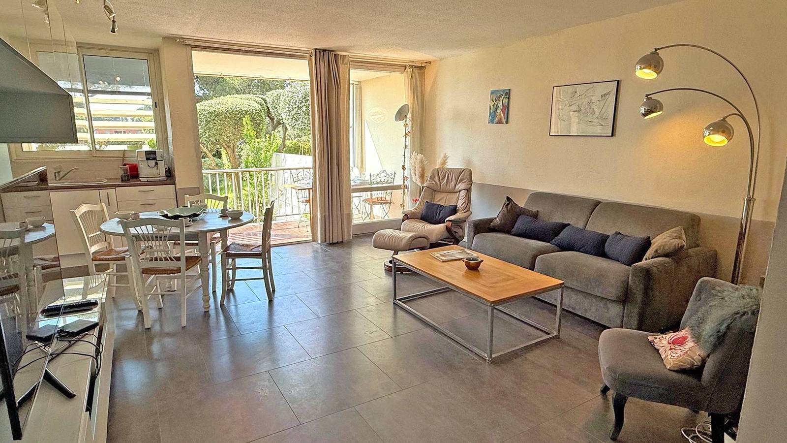 Ganze Ferienwohnung, 2-Zimmer-Wohnung - 4/6 Schlafplätze - Privatpool - Klimaanlage - Wlan - Gartenblick - Sainte Maxime in Sainte-Maxime, Draguignan Region