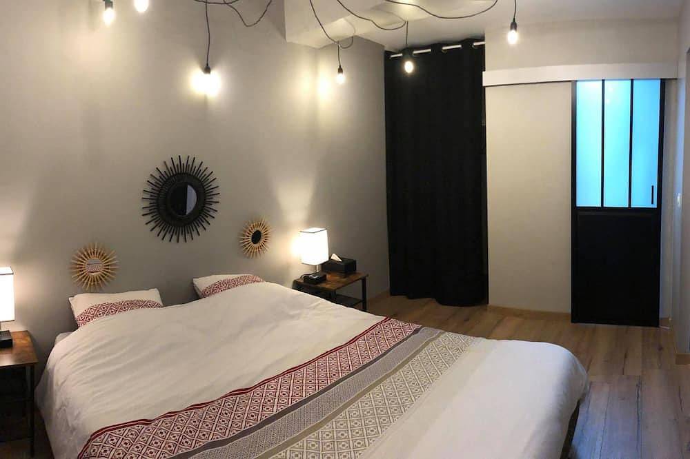 Entire apartment, Apartment 1 historic heart of Semur En Auxois in Semur-en-Auxois, Montbard region