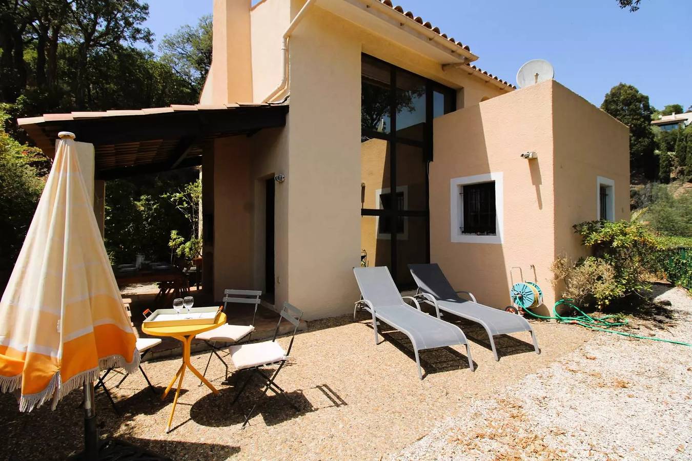Maison pour 7 personnes dans domaine privé avec piscine à La Londe-Les-Maures in La Londe-les-Maures, Côte méditerranéenne (France)