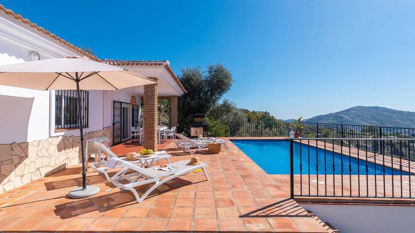 Finca für 6 Personen, mit Pool und Balkon/Terrasse in Cómpeta - 2