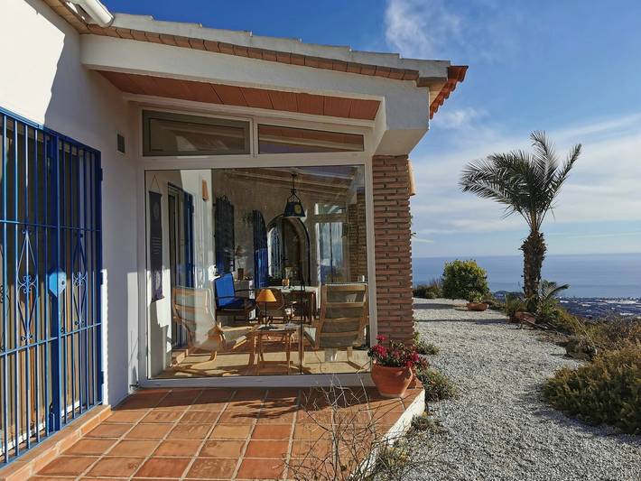 Ferienhaus 'Castillo Casarola' mit Meerblick, WLAN und Klimaanlage in Arenas, Costa del Sol