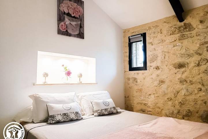 Location de vacances pour 2 personnes, avec Terrasse et Jardin à Esclauzels - 2