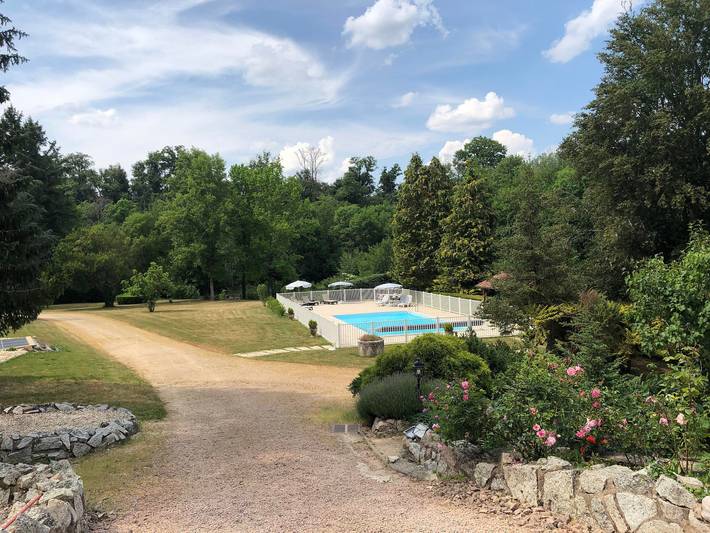 Casa rural con piscina, río y terraza cerca de Semur in Pont-et-Massène, Región de Montbard