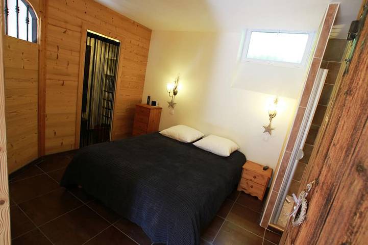 Location de vacances pour 2 personnes, avec piscine ainsi que jardin et balcon à Saint-Pierre-d'Albigny - 2