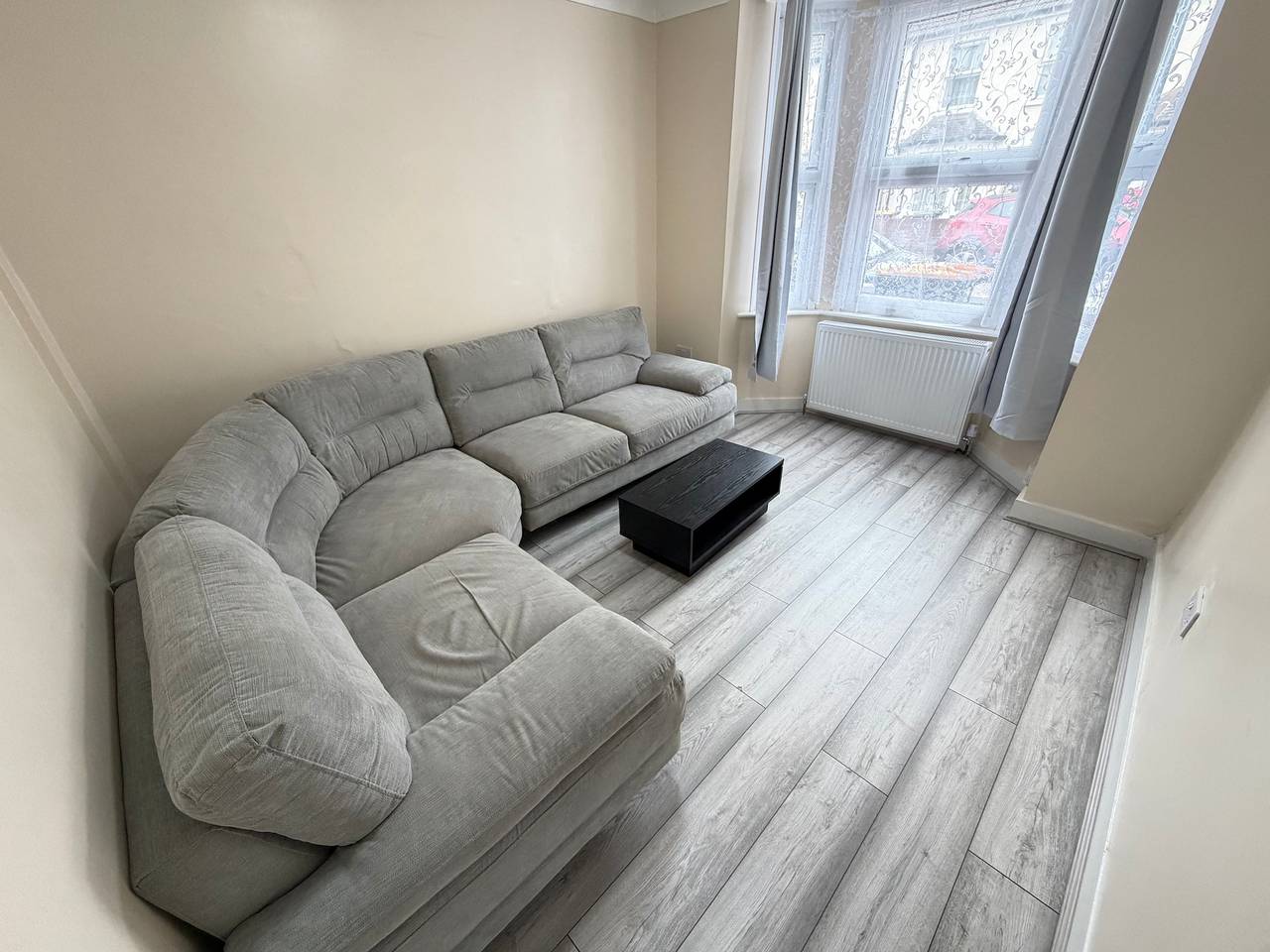 Contractor Friendly 3 Bed House | Long Stays | Fast Wi-Fi & Parking in Bedford