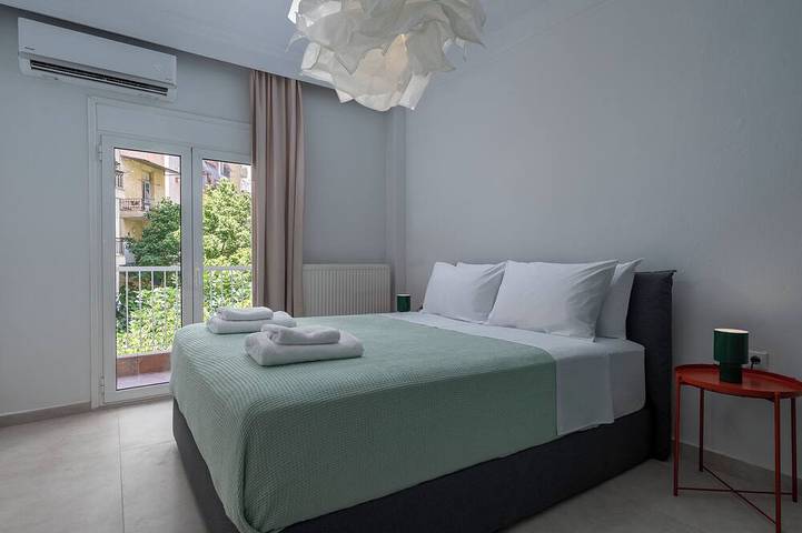 Entire apartment, Located above Aristotelous Sq, near cafes, sights & tasty local bites in Thessaloniki region