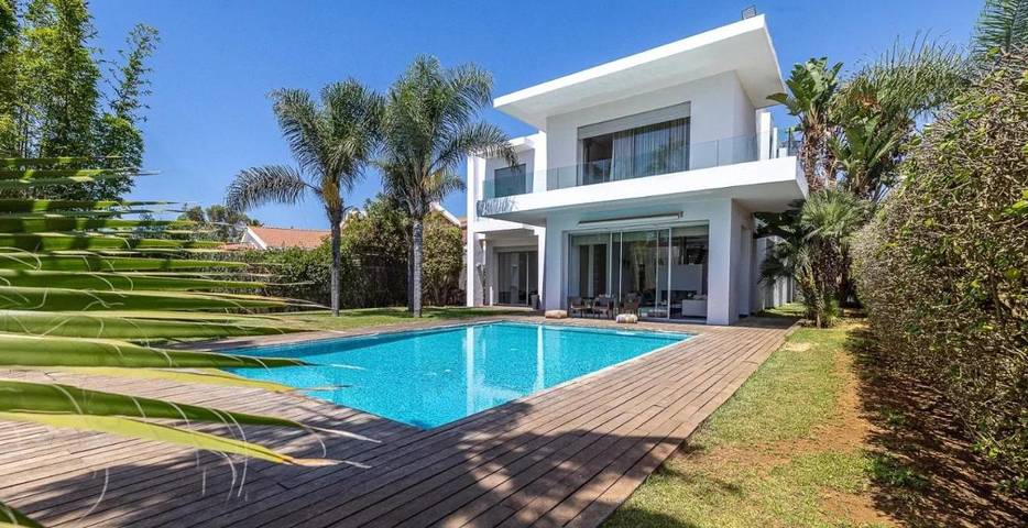 Villa pour 10 personnes, avec jardin ainsi que balcon et piscine