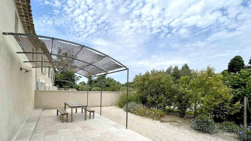 Gîte pour 4 personnes, avec piscine ainsi que vue et jardin à Mas-Blanc-des-Alpilles - 4