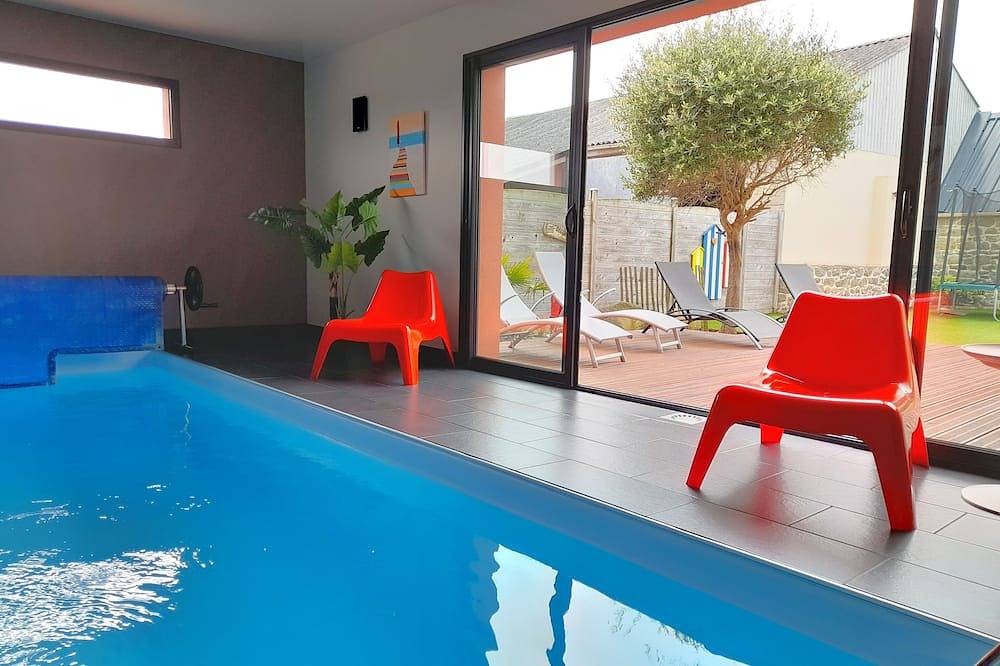 Villa 4* Private Swimming Pool-100m Sea-Enclosed Garden-Bikes-Trampoline- Kayaks in Plouescat, Côte des Légendes