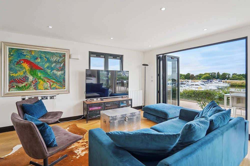 Luxury Lodge River Thames ❤ Beautiful Marina Views in Windsor, Berkshire