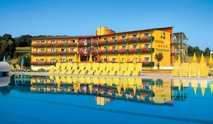 Hotel, mit Balkon und Whirlpool sowie Terrasse und Garten in Stegersbach