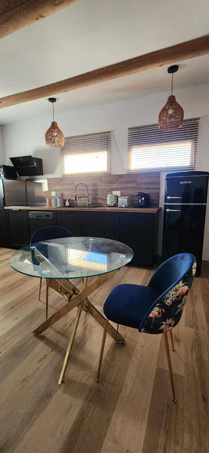 Location de vacances pour 2 personnes, avec piscine ainsi que vue et jardin à Saint-Laurent-la-Vernède - 3