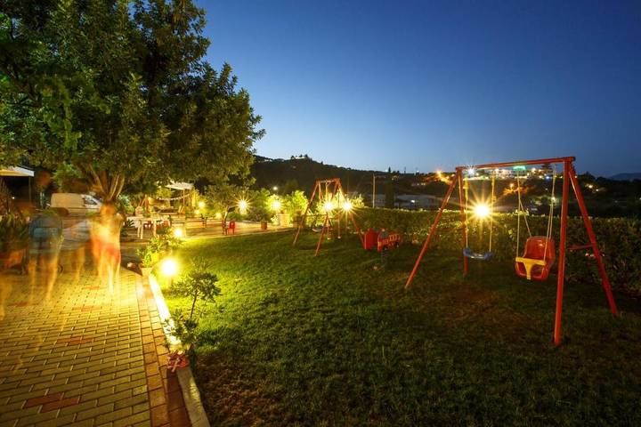 Gîte pour 2 personnes, avec vue et bassin pour enfant ainsi que jardin et piscine dans Tolo (Grèce) - 4