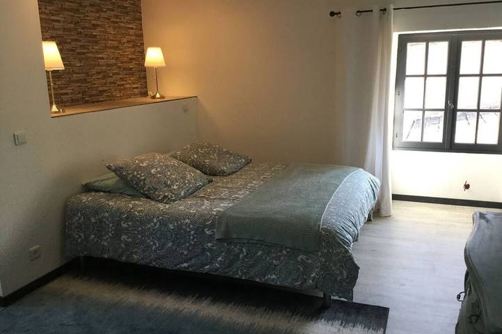 Gîte pour 8 personnes, avec jardin et balcon, animaux acceptés à Sénas - 3