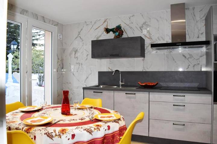 Location de vacances pour 5 personnes, avec terrasse et jardin, animaux acceptés dans Pierre-Châtel - 4