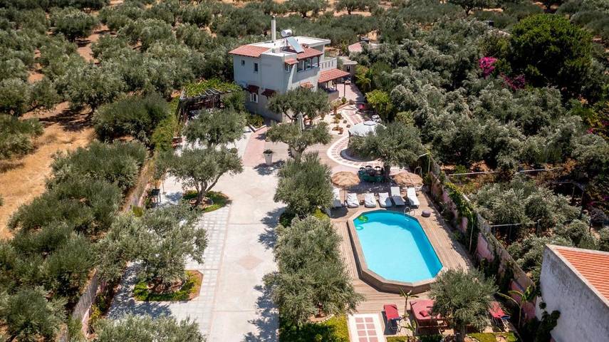 Appartement de vacances pour 10 personnes, avec jardin ainsi que jacuzzi et piscine