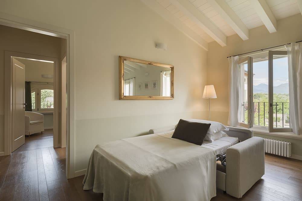 Ganze Wohnung, Unvergesslichen Urlaub altes Gebäude renoviert wenige Schritte vom See in Polpenazze del Garda, Gardasee-Berge