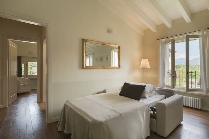 Ganze Wohnung, Unvergesslichen Urlaub altes Gebäude renoviert wenige Schritte vom See in Polpenazze del Garda, Gardasee-Berge