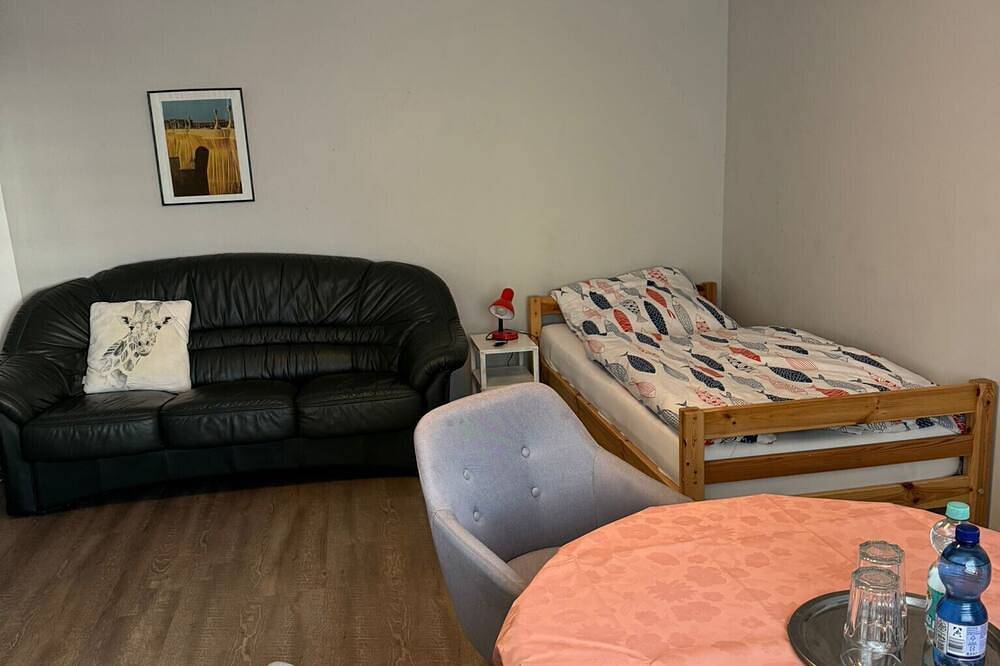 Entire apartment, Apartment 'Ferienwohnung Rothentor1' with Private Terrace and Wi-Fi in Dorf Mecklenburg, North-West Mecklenburg (Wismar region)