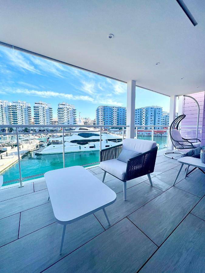 Ferienwohnung für 2 Personen, mit Garten und Pool sowie Sauna und Whirlpool in Gibraltar