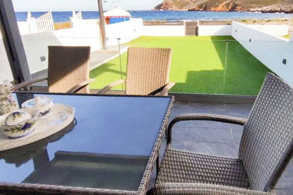 Marilous House - Skyros Beachfront Getaway in Achilli, Skyros