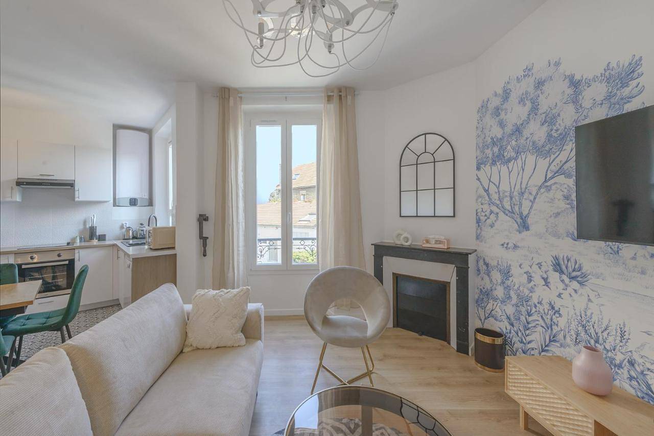 Appartement entier, Three-Bedroom Apartment in Aulnay-sous-Bois, Seine-Saint-Denis