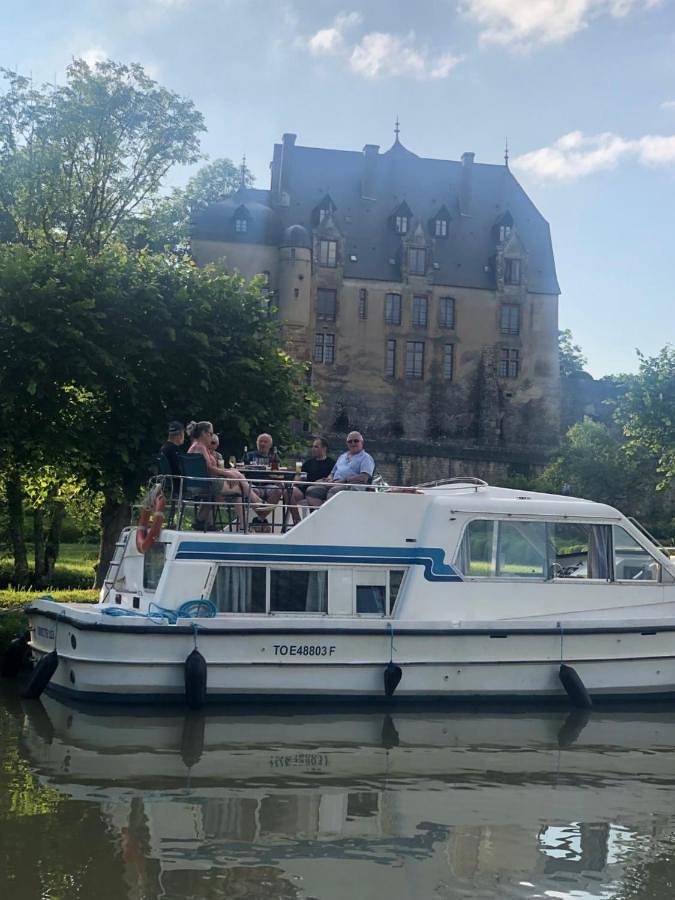Bateau pour 4 personnes, avec Terrasse et Vue à Châtillon-en-Bazois - 2