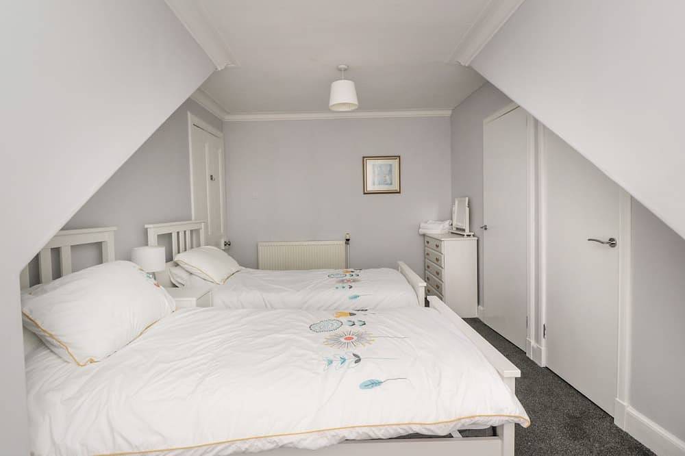 Willowbank, family friendly, character holiday cottage in Ayr in Ayr, Firth Of Clyde