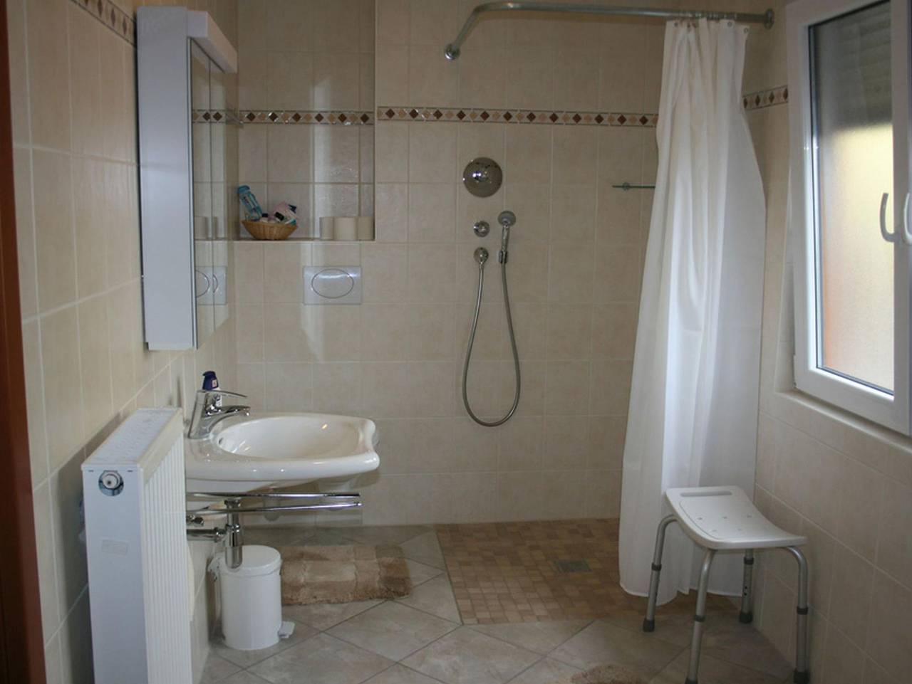 Ganze Ferienwohnung, Schwindt - Weingut/Ferienwohnung - Ferienwohnung Schwindt in Weisenheim am Sand, Pfälzer Rheinebene