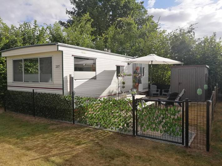 Ferienhaus für 5 Personen, mit Terrasse und Garten sowie Kinderpool und Pool