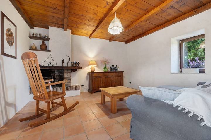 Appartement entier, Chambre « Parmi les Oliviers et le Panorama » avec vue montagne, jardin privé et Wi-Fi in Orvieto, Province de Terni