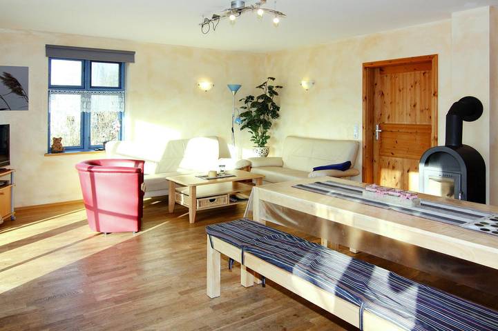 Ferienhaus in Vieregge mit Garten in Vieregge, Neuenkirchen (Rügen)