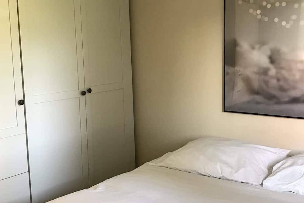 Ganze Wohnung, Basement apartment near downtown, the hospital, and the college. Parking. in Haugesund