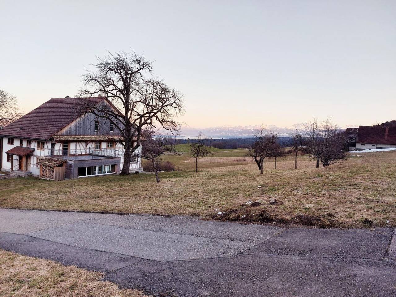 Historisches Riegel-Doppelbauernhaus in Zurych (kanton)