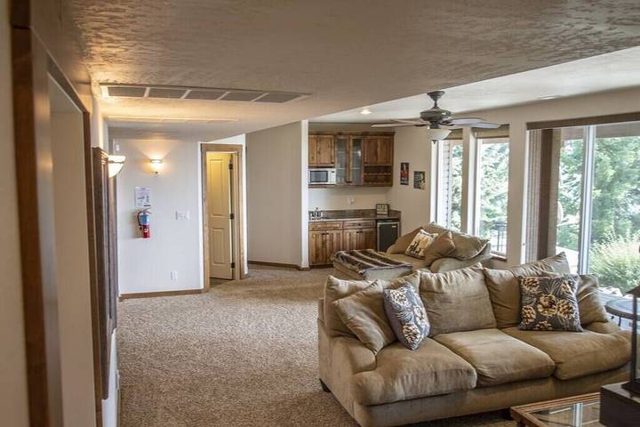 Vacation rental for 14 people, with balcony and yard as well as hot tub in Coeur d'Alene