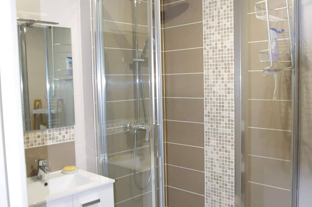 Entire apartment, At the foot of the dunes, tastefully renovated apartment for 2 people in Sainte Cécile Plage, Camiers