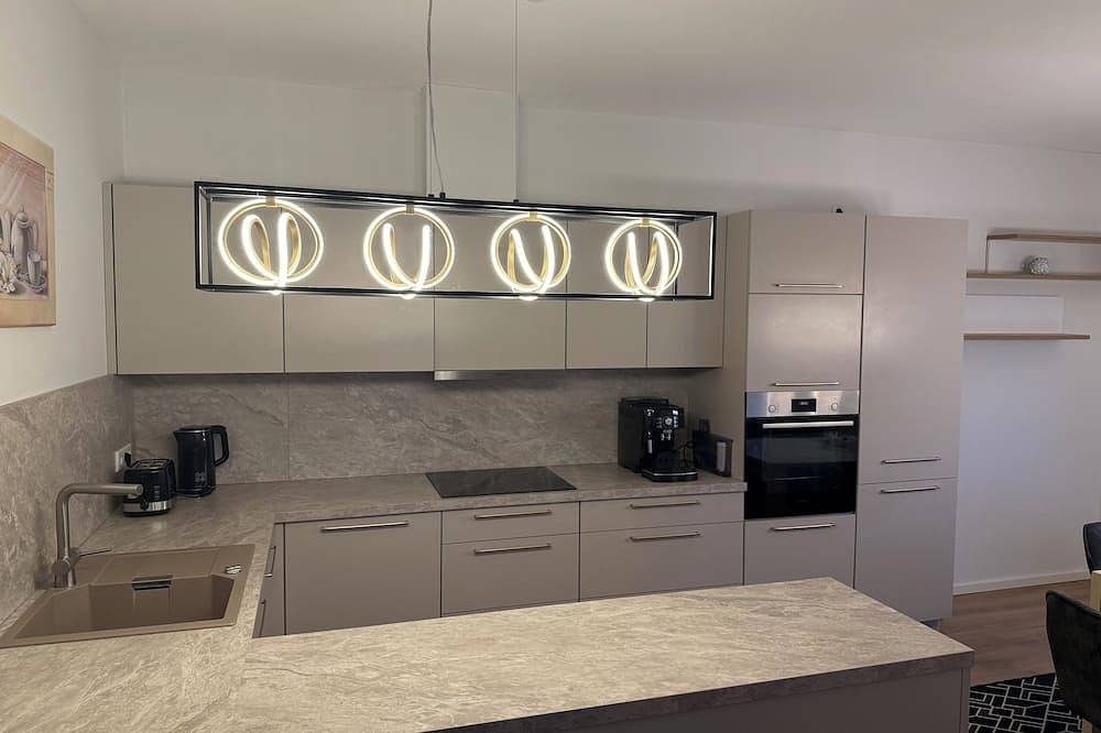 Ganze Wohnung, Exklusive Luxus-Ferienwohnung – modern, lichtdurchflutet, premium ausgestattet in Porta Westfalica, Kreis Minden-Lübbecke