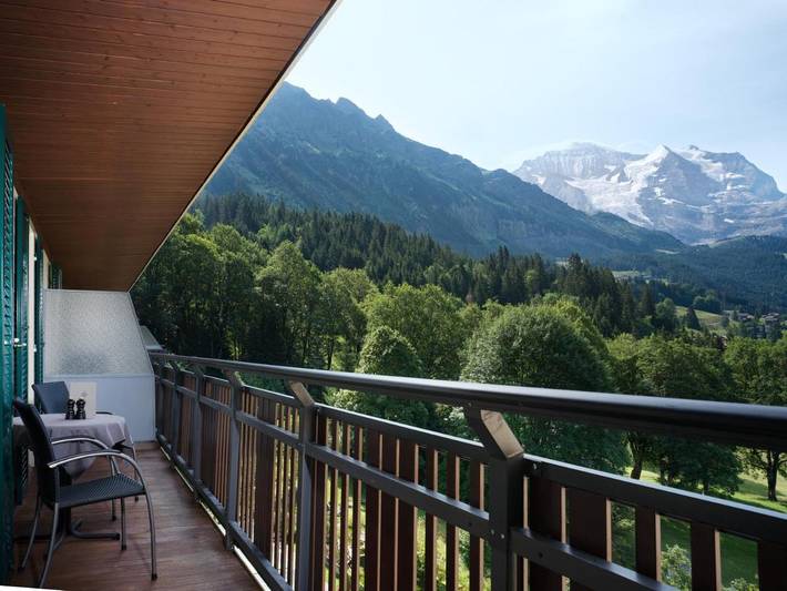 Hôtel pour 6 personnes, avec Balcon et Terrasse ainsi que Jacuzzi et Jardin