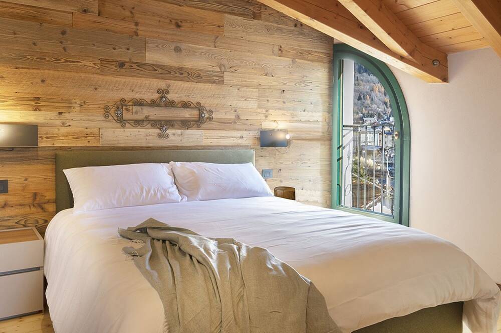 Entire apartment, Olivia's Home - Two Bedroom Apartment, Sleeps 6 in Ponte di Legno (Town), Ponte di Legno