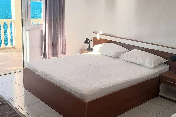 Ganze Wohnung, 2-Zimmer-Ferienwohnung am Strand Bucht Pjestata, Peljesac in Dubrovnik-Neretva