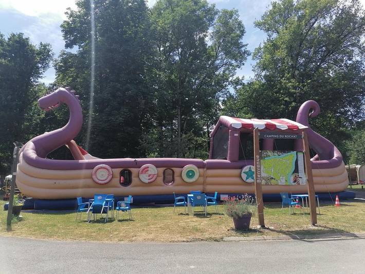 Camping pour 8 personnes, avec Terrasse ainsi que Jardin et Piscine dans Indre - 3