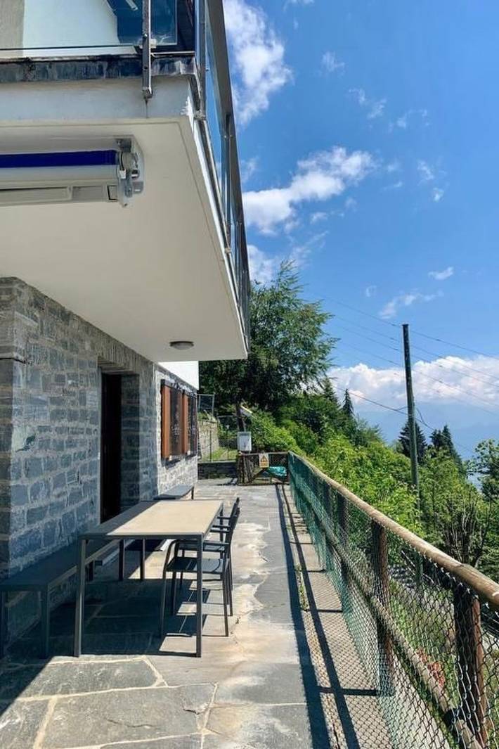 Ferienwohnung für 4 Personen, mit Terrasse und Garten sowie Ausblick und Seeblick in Locarno